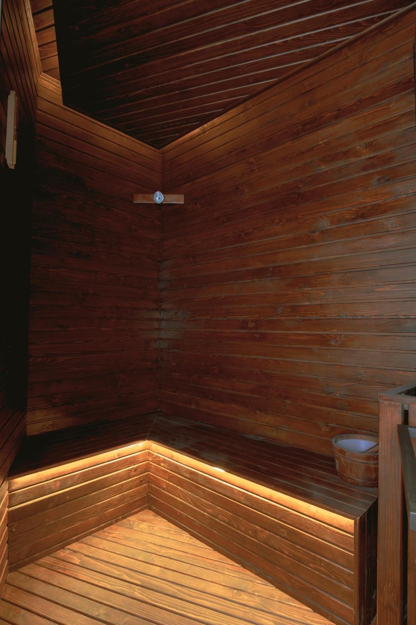 M Hotel Danang Bagian luar foto The interior of the church