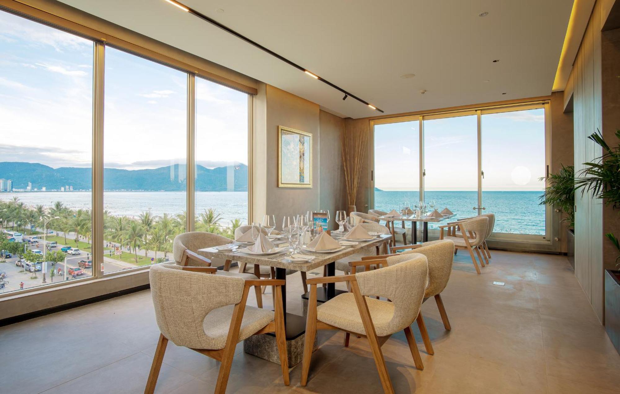 M Hotel Danang Bagian luar foto The restaurant