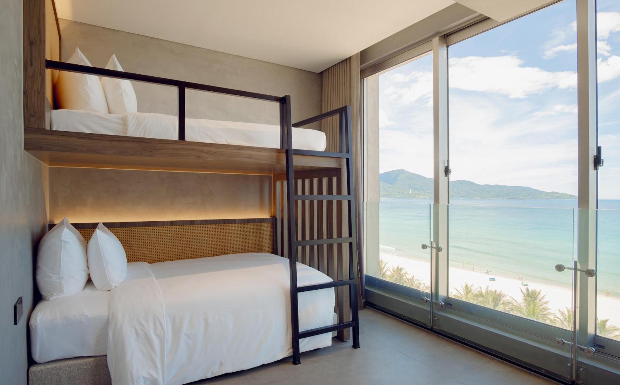 M Hotel Danang Bagian luar foto Family room with bunk beds