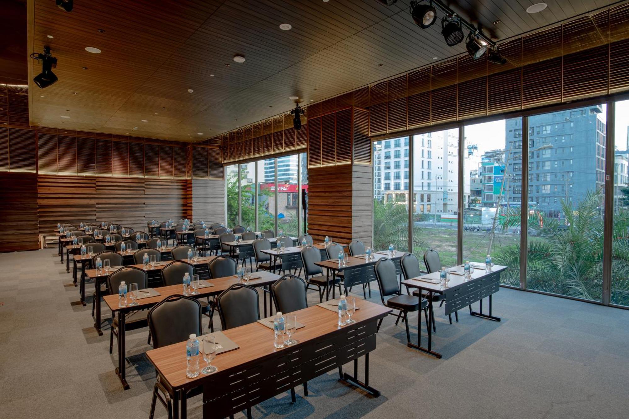M Hotel Danang Bagian luar foto The interior of the conference centre