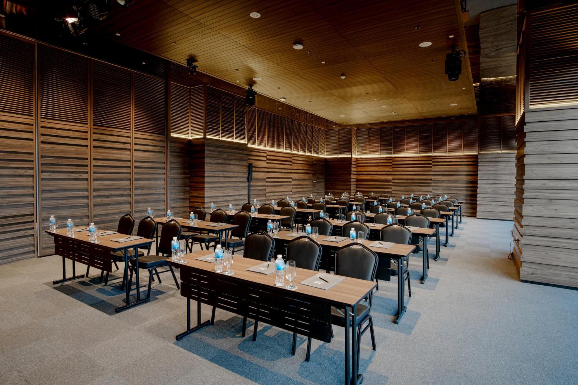 M Hotel Danang Bagian luar foto The interior of the conference room