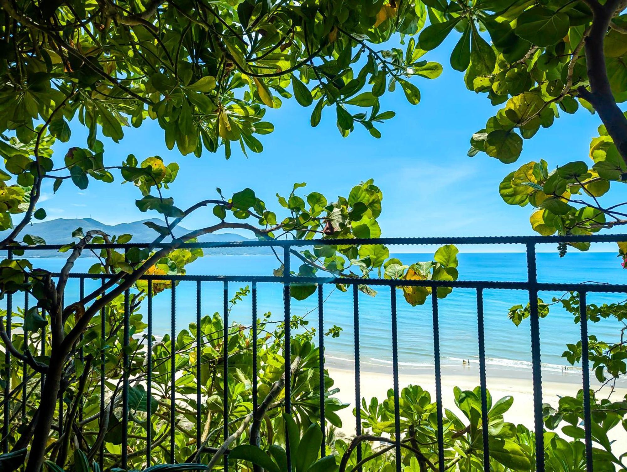 M Hotel Danang Bagian luar foto View of the beach from the hotel