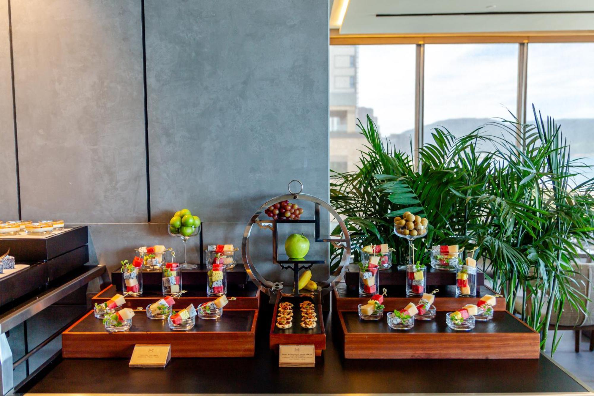M Hotel Danang Bagian luar foto A selection of desserts at the lounge