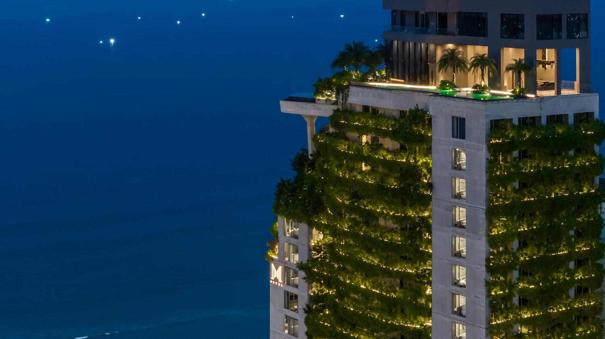 M Hotel Danang Bagian luar foto The vertical forest at night