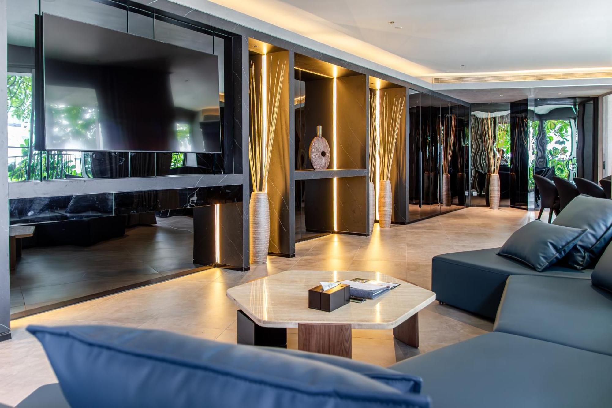 M Hotel Danang Bagian luar foto The lobby of the hotel